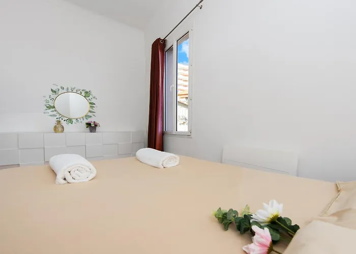 Monaco Border - Coquet Deux Pieces Renove - Fm Apartment